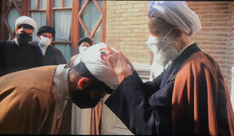 آیین عمامه‌گذاری طلاب مدرسه‌عالی شهید مطهری (ره) به مناسبت ولادت با سعادت حضرت امیرالمؤمنین (علیه‌السلام) توسط حضرت آیت‌الله امامی کاشانی (مدّظلّه‌العالی)