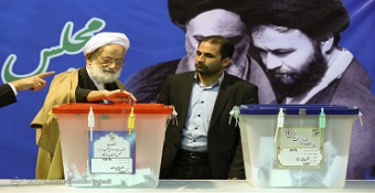 حضرت آیت‌الله امامی کاشانی (مدّظلّه‌العالی) تولیت معظم مدرسه‌عالی شهید مطهری رأی خود را در انتخابات مجلس یازدهم و میان دوره خبرگان به صندوق انداخت.