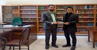 جوایز برندگان مسابقه بزرگ کتاب‌خوانی «نگاهی گذرا به حقوق بشر از دیدگاه اسلام» اهدا شد.