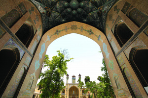 کلیپ سه زبانه معرفی مسجد و مدرسه‌عالی شهید مطهری